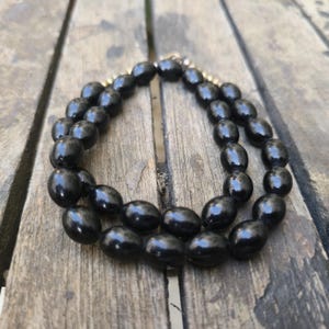 29g very old necklace black coral