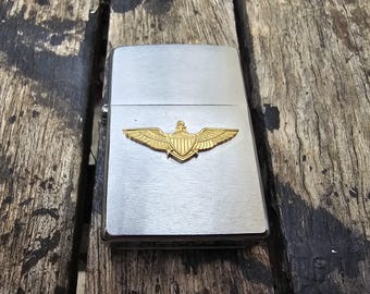 Zippo U.S. Navy Aviator Wings – Briquet Militaire Vintage Noir Mat, Fabriqué Aux USA
