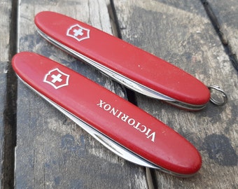 2 couteaux suisses Victorinox vintage