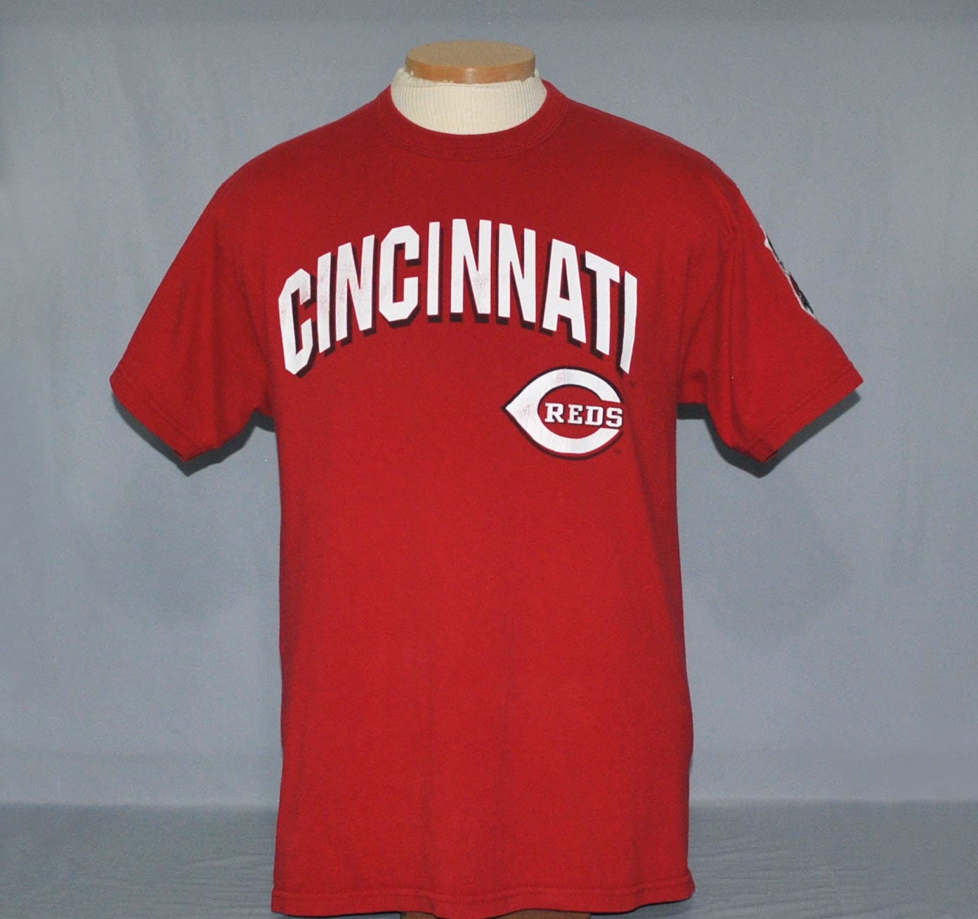 black cincinnati reds shirt