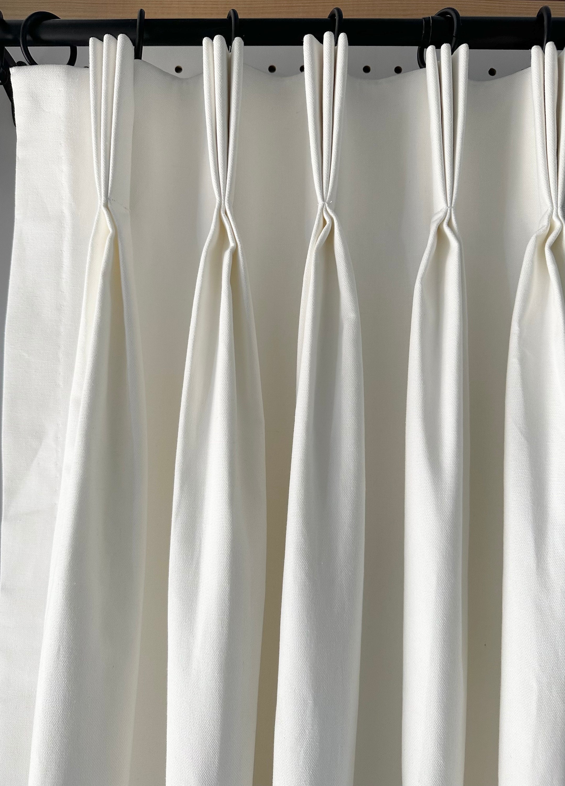 Pair of Fully Lined Pinch Pleat or Euro Pleat Curtains/drapes in White