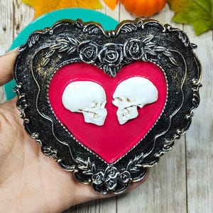Two Skulls Heart Frame silicone mold 12cm for resin, plaster, wax, soap, candle, jesmonite and polymer clay creations