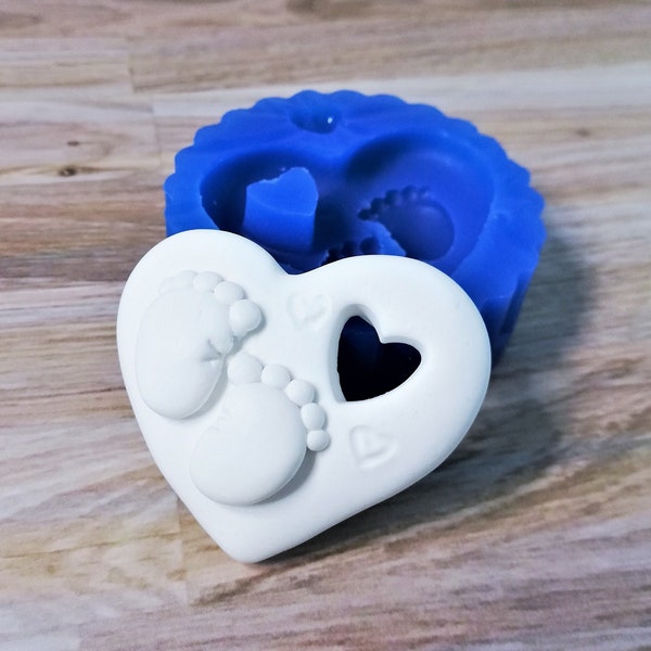 Moule silicone coeur avec pieds nouveau-né pour créations en résine, fimo et plâtre