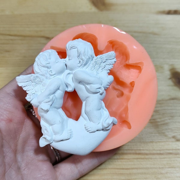 Moule en silicone Anges amoureux sur coeur pour créations en résine, plâtre et fimo