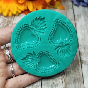 Sacred Heart silicone mold 3pcs 4cm for resin, plaster, wax, soap, candle, jesmonite and polymer clay creations