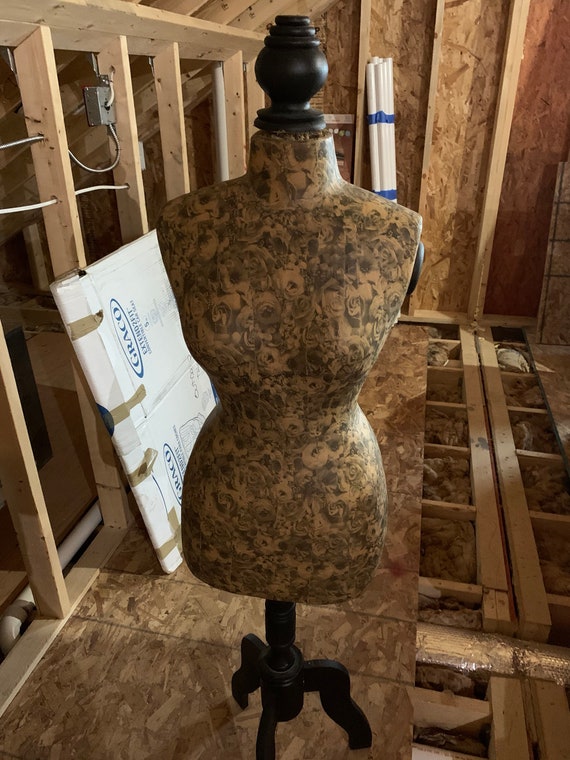 Victorian style manikin.