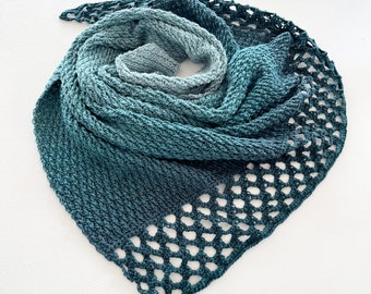 Crochet Pattern Triangle Shawl, modern crochet pattern scarf, bridal shawl | PDF digital file | English & Dutch