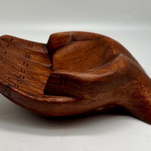 Cuenco con forma de manos de madera, manos de madera talladas a mano, soporte para cristal, soporte para joyas, expositor para plantas de aire, decoración rústica para el hogar, cuenco decorativo de madera