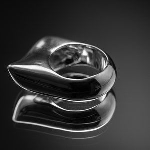Contemporary Massive Modern Ring in Sterling Silver with Curves and High Shine, Cushion Like Shape.