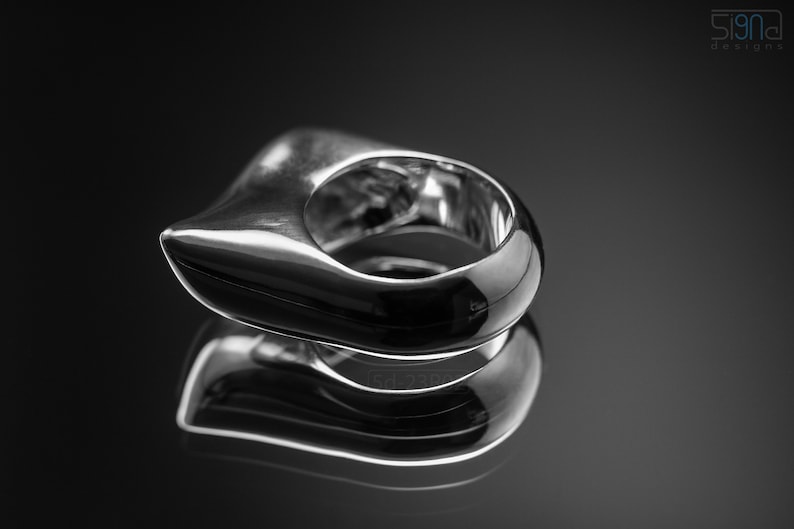 Contemporary Massive Modern Ring in Sterling Silver with Curves and High Shine, Cushion Like Shape.