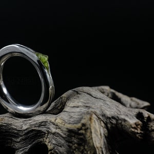 Bold Irregular Unisex Ring in Sterling Silver with Green Natural Peridot Nugget, Thick Forged Chunky Jewelry, Hammered Unique Ring. On Dry Cactus Wood.