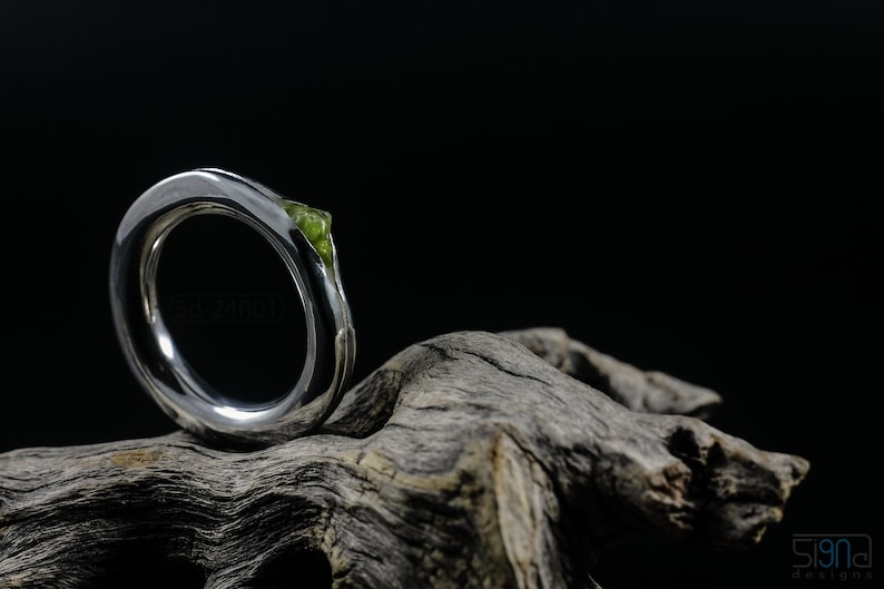 Bold Irregular Unisex Ring in Sterling Silver with Green Natural Peridot Nugget, Thick Forged Chunky Jewelry, Hammered Unique Ring. On Dry Cactus Wood.
