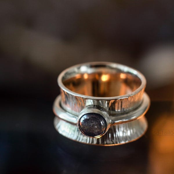 Labradorite Spinner Ring: Hammered Sterling Silver Fidget Jewelry, Size 6 1/4