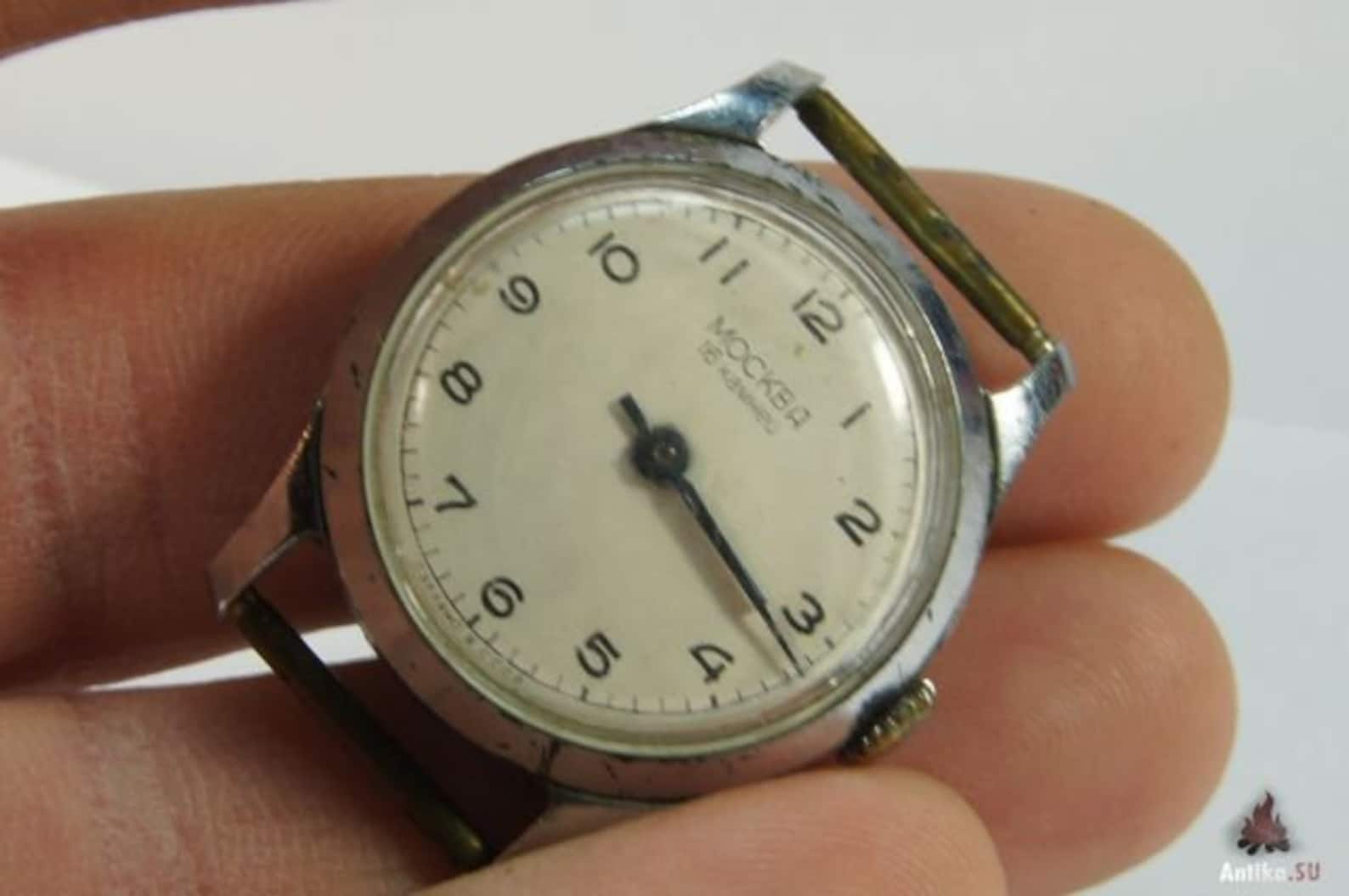 Часы 60 х. Часы Колос 15 камней. Часы Poljot Aviator советские. Часы Колос 15 камней ЧЧЗ. Часы 50-х годов наручные.