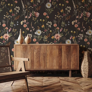 Stimmungsvolle schwarze Wildblumen Tapete | Premium Peelstick | Salbei-Grün Floral Botanisch | Dark Academia Wandbild | Funky Maximalist Dekor