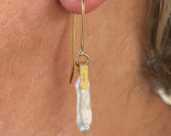 Baroque pearl earrings gold for women, Biwa pearl earrings, baroque pearl dangle earrings, long baroque earrings, real pearl hook earrings,