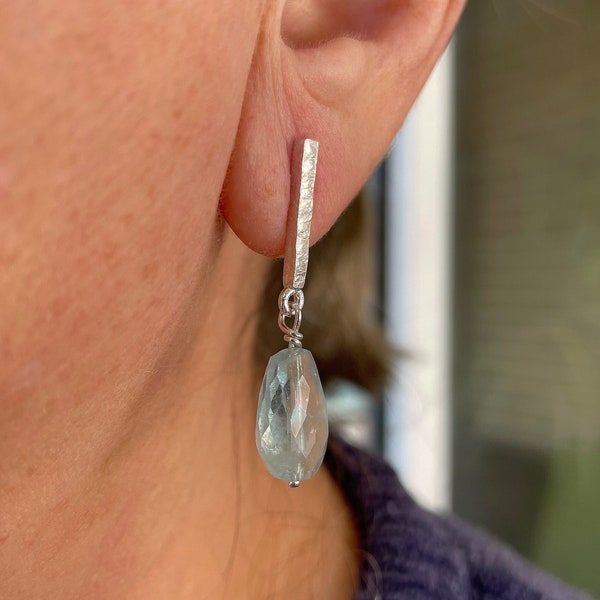 Natural aquamarine earrings, hammered silver earrings, dangle earrings with stone, aquamarine crystal earrings, blue gemstone drop earrings