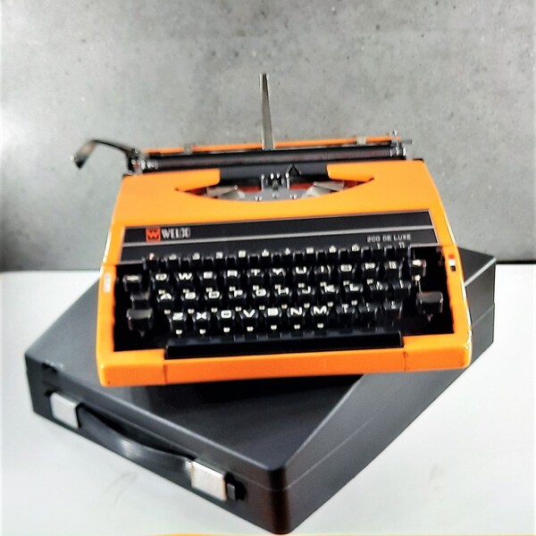 Vintage 1970s ORANGE WELCO 200 De Luxe typewriter made in Italy.  T431