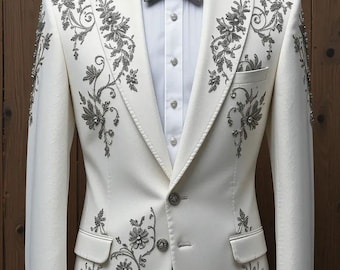 Abito da uomo color crema ricamato: classico abito da sposa a tre pezzi