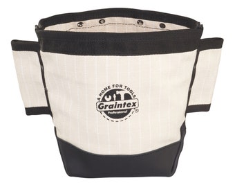 Può includere: Una borsa portautensili in tela bianca con fondo in pelle nera e bordatura nera. La borsa ha una chiusura a zip e una piccola tasca laterale. La borsa ha un logo che dice "A Home For Tools Graintex Professional".