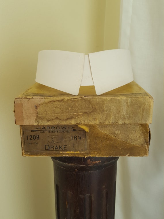 1920s NOS box of 10 stiff detachable collars " Arr
