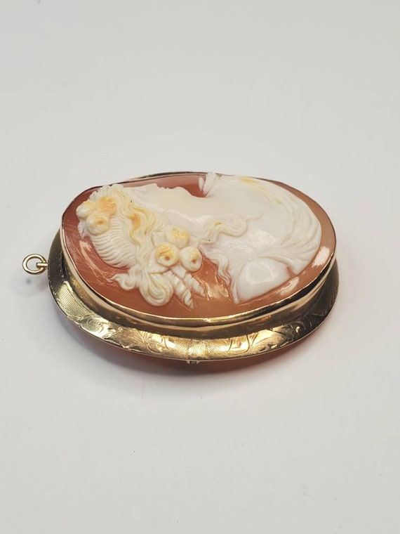 Antique 10k Gold Large Shell Cameo Pin Pendant - image 6