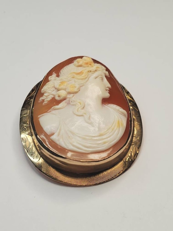 Antique 10k Gold Large Shell Cameo Pin Pendant - image 2