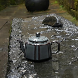 Teiera Gongfu – Teiera Celadon fatta a mano, teiera in ceramica Wabi Sabi per la cerimonia del tè e regalo (300 ml)