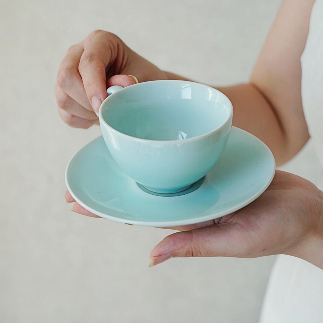 2 Espressotassen Mit Untertasse – Grün, Landhausstil, Handgefertigte Keramik, 90 Ml – Spülmaschinen- & Mikrowellengeeignet – Ideales Geschenk Für Kaffeeliebhaber – Modern & Dekorativ
