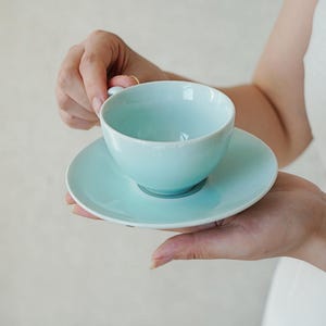 Celadon Espressotassen-Set mit Untertasse | Handgefertigte Keramik Kaffeetasse | Grün Orientalische Mini Tasse Geschenk (5oz)