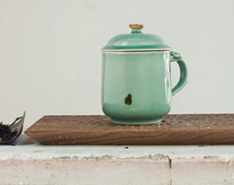 Celadon Tea Mug with Lid – Handmade Paw Print Cup, Pet Memorial Gift, Gift for Tea Lover, Oriental Ceramic Mug, Green Glaze Chinese Cup