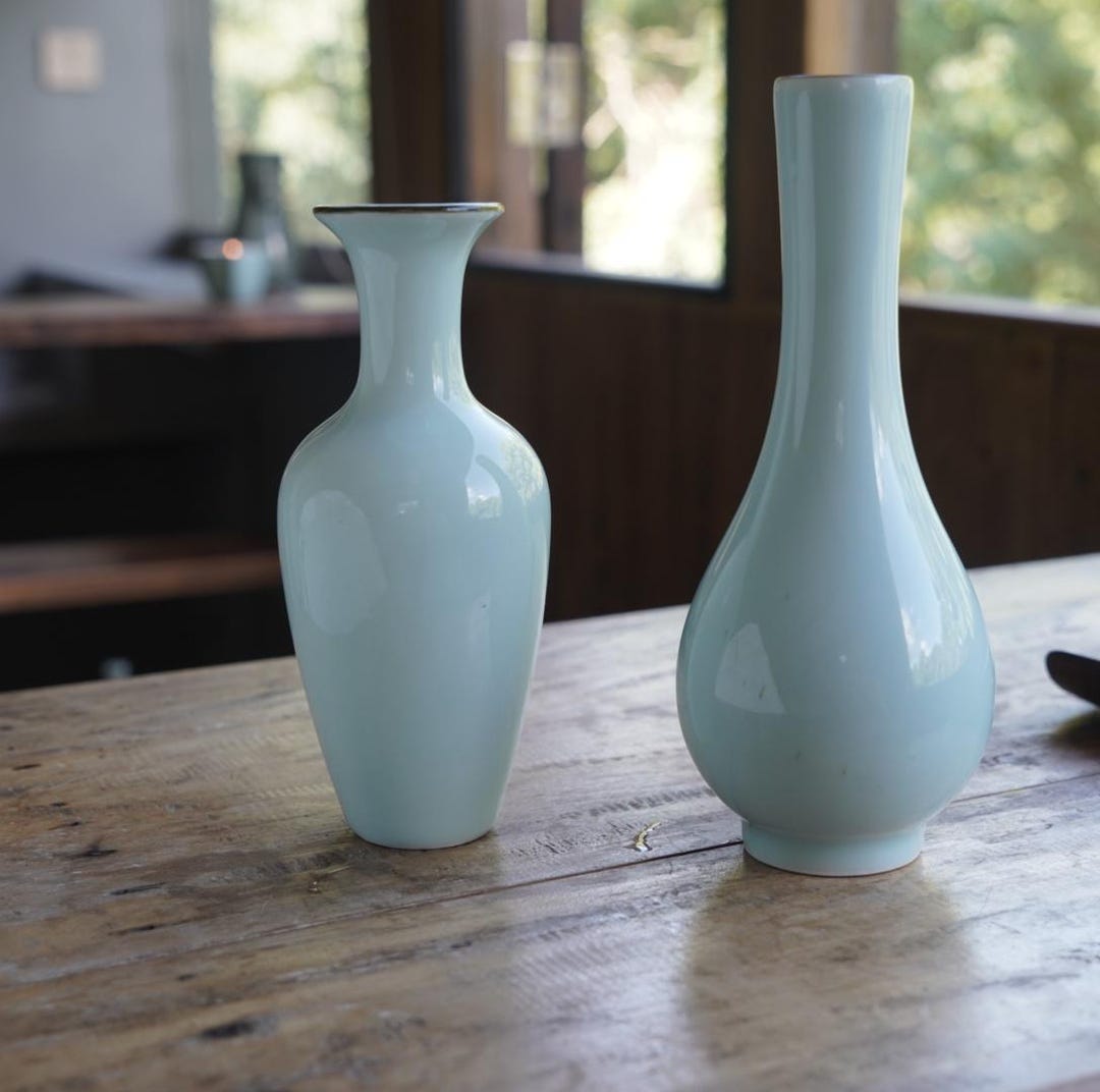 青磁の花瓶ペア – 手作り陶器、侘び寂びインテリア、禅の装飾