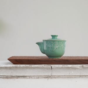 Gaiwan Style Teapot with Lid – Handmade Gongfu Tea Pitcher, Celadon Fairness Cup, Chinese Teaware Gift for Tea Lovers