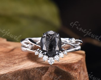 Conjunto de anel de noivado oval com diamantes sal e pimenta, anel de noivado em ouro branco com moissanita.