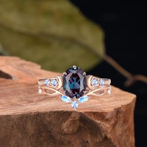 Vintage Oval Alexandrite Engagement Ring Set 14K Rose Gold Moon Star Wedding ring Set Unique June Birthday Bridal Anniversary Ring For Women