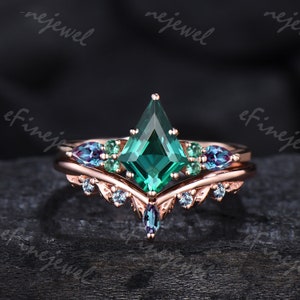 Vintage kite cut emerald engagement ring set cluster alexandrite wedding ring set nature inspired bridal set for women leaf promise ring