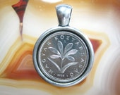 Crocus plant Hungary 2 Forint 1992 2008 MAGYAR KÖZTÁRSASÁG Antique Silver Tone 20mm Bezel Coin Pendant Handmade Jewelry Necklace
