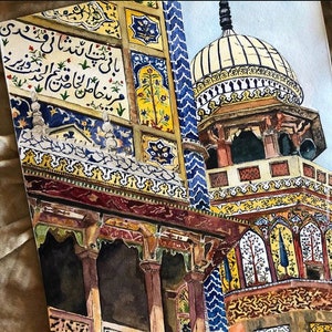 Peut inclure: Peinture à l'aquarelle d'une mosquée aux détails complexes. La mosquée possède un dôme et des minarets, et les murs sont décorés de carreaux colorés et de motifs géométriques. La peinture est réalisée dans un style réaliste et capture la beauté de l'architecture islamique.