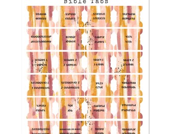 Puede incluir: Un conjunto de 18 pestañas de Biblia coloridas con los nombres de los libros de la Biblia impresos en negro. Las pestañas están diseñadas con un efecto de acuarela en tonos de rosa, naranja y amarillo.