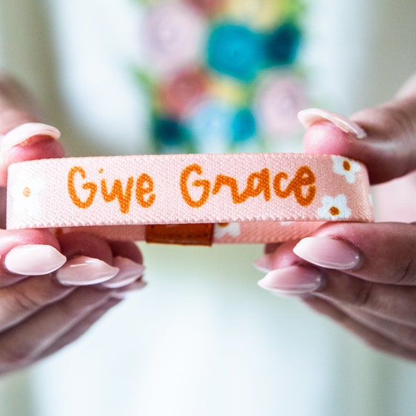 Give Grace Pink Daisy Reversible Christian Stretchy Bracelet