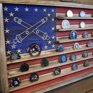 US Army Field Artillerie Coin Display Rack Holder - Rustic American Flag - Artillerie Cross Canon Coin Display