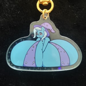 Trixie cleavage keychain