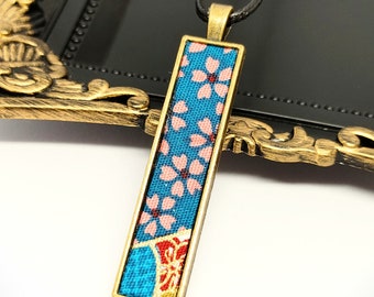 Japanischer Kimono Schmuck, moderner Unisex Schmuck, lange geometrische Halskette, japanische Sakura Anhänger, Geschenk für Freund, Geschenk für Kollegen