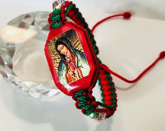 Green and Red Virgin of Guadalupe Woven Bracelet// Pulsera Tejida Virgen de Guadalupe en Verde y Rojo