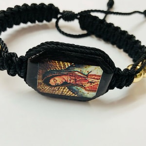 Virgen de Guadalupe brazalete heeft een mano met bolas de oro laminado in kleur zwart