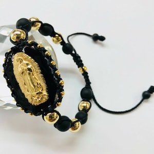 Matte Crystal and Plated Gold Virgin of Guadalupe Bracelet// Pulsera de Virgen de Guadalupe Oro Laminado con Cristal Matte