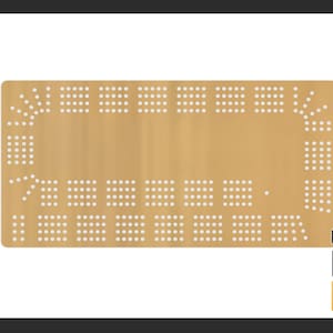 Könnte beinhalten: Eine goldfarbene Leiterplatte mit einem Raster aus kleinen Löchern. Die Platine ist rechteckig und hat eine glatte, metallische Oberfläche.