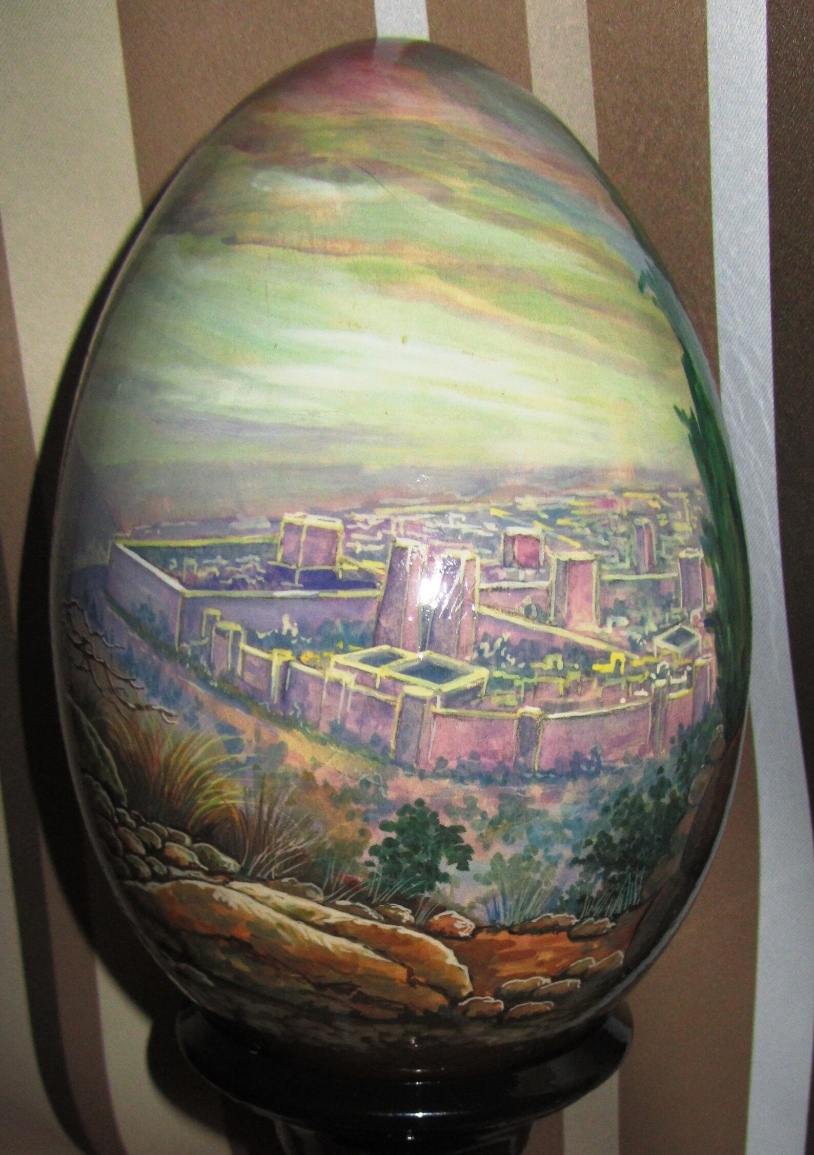 Easter Nativity Painting on the egg in a circle / From Etsy