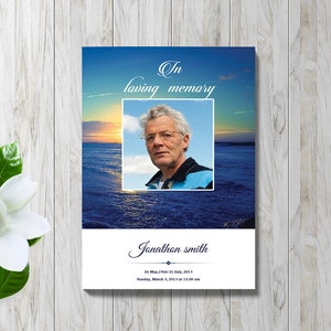 Peut inclure: Une carte commémorative bleue et blanche avec une photo d'un homme portant une chemise bleue. La carte indique "En souvenir affectueux" et "Jonathan Smith". Les dates "26 mai 1964 - 23 juillet 2015" et "Dimanche 1er mars 2015 à 00h00" sont également incluses.