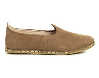 Herren Beige Farbe Nubukleder Slip Ons, türkische jemenitische Schuhe, handgemachte Leder Loafers, flache Herrenschuhe, Geschenk für ihn, Vatertagsgeschenk